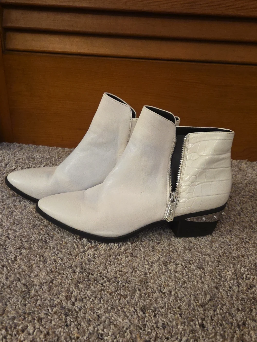 Circus By Sam Edelman Pointed Toe White Ankle Boot Women's Size 8.5